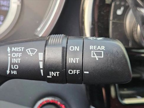 Used 2023 Toyota Highlander XSE FWD image 12