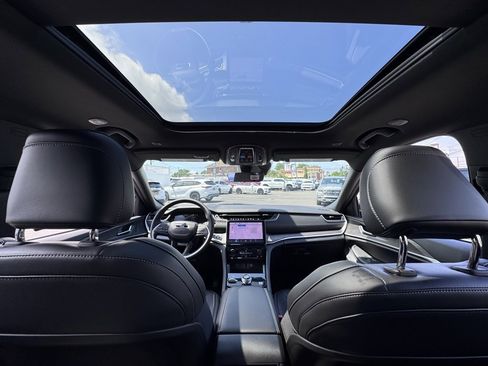 New 2025 Jeep Grand Cherokee Limited w/ Black Appearance Package image 23