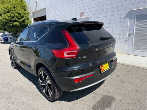 Used 2025 Volvo XC40 B5 Plus AWD/4WD image 4
