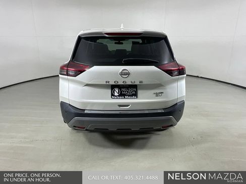 Used 2022 Nissan Rogue SV FWD image 7