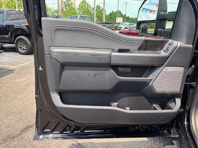 New 2026 Ford F250 Lariat w/ Black Appearance Package AWD/4WD image 8