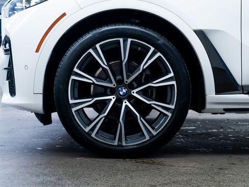 Used 2021 BMW X7 xDrive40i w/ M Sport Package image 7