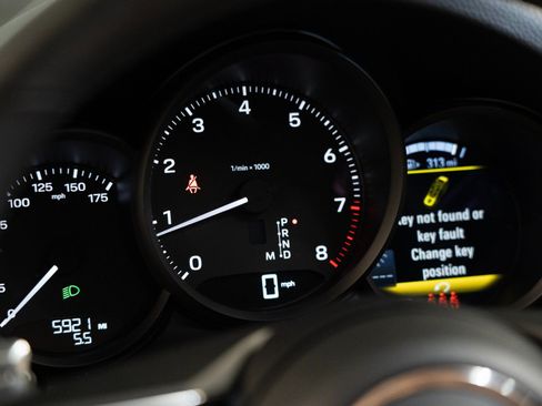 Certified 2026 Porsche Macan AWD/4WD image 19
