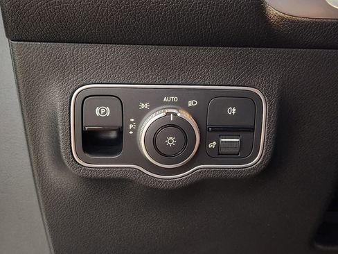 Used 2023 Mercedes-Benz EQB 300 4MATIC image 41