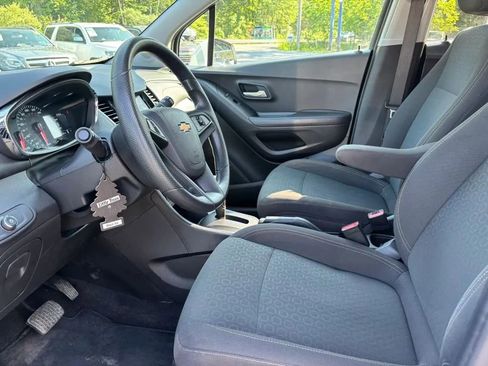 Used 2020 Chevrolet Trax LS w/ Tint and Cruise Package AWD/4WD image 9