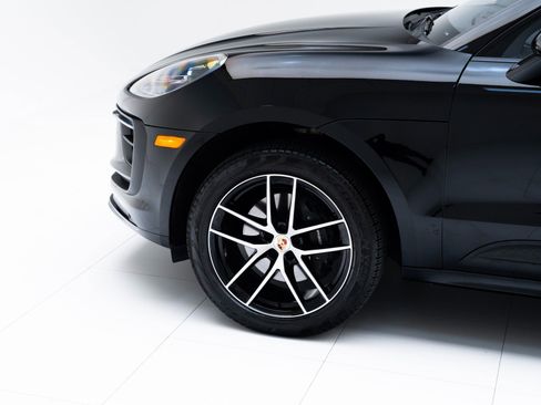 Certified 2025 Porsche Macan image 11