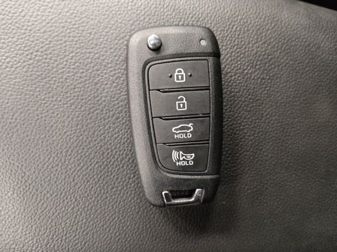 Used 2025 Hyundai Elantra SE w/ Cargo Package FWD image 32