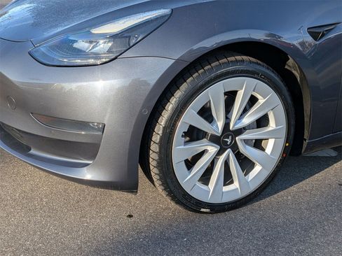 Used 2022 Tesla Model 3 Standard Range image 9