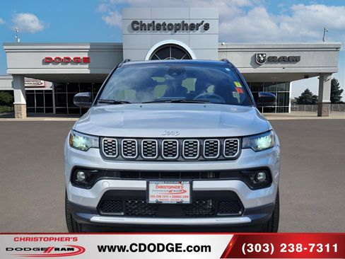 Used 2025 Jeep Compass Limited AWD/4WD image 8