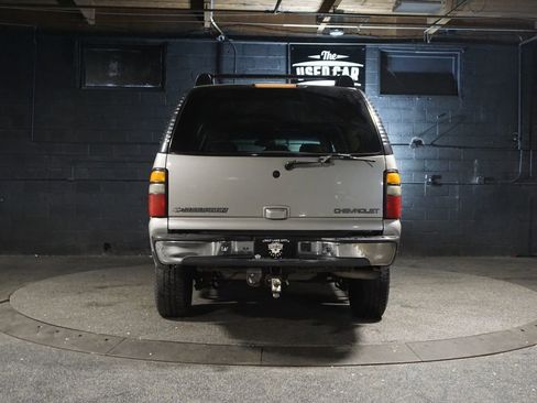 Used 2005 Chevrolet Suburban Z71 w/ Preferred Equipment Group image 4