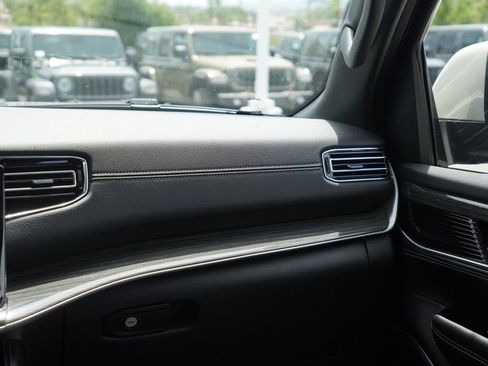 Used 2022 Jeep Wagoneer Series II RWD image 38