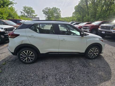 Used 2024 Nissan Kicks SR w/ SR Premium Package FWD image 9
