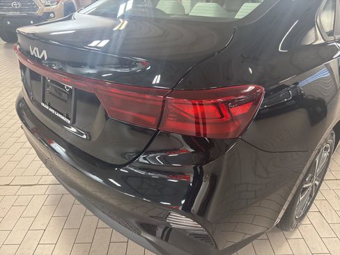 Used 2023 Kia Forte LXS w/ LXS Technology Package image 4