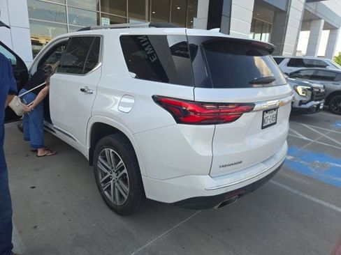 Used 2023 Chevrolet Traverse High Country FWD image 4