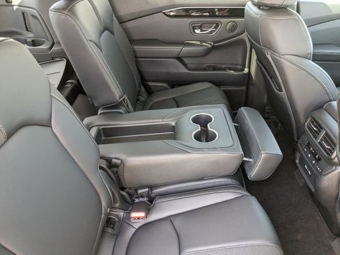 New 2025 Honda Pilot EX-L image 9