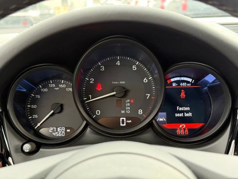 Used 2023 Porsche Macan AWD/4WD image 23