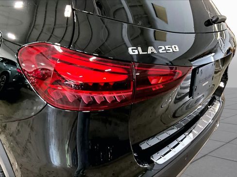 Used 2024 Mercedes-Benz GLA 250 4MATIC image 27