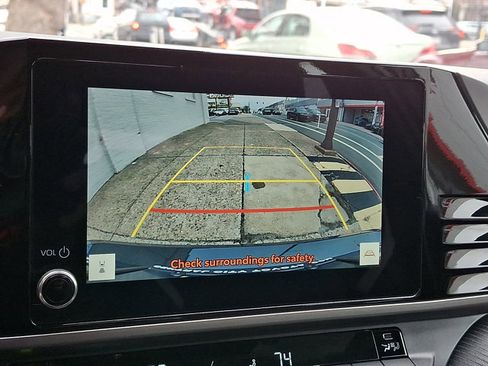 Used 2025 Toyota Camry SE w/ Convenience Package image 18