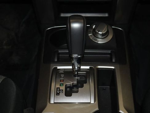 Used 2020 Toyota 4Runner SR5 AWD/4WD image 28