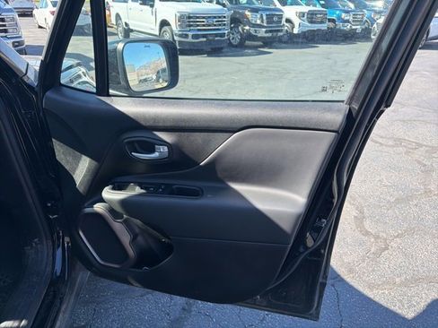 Used 2023 Jeep Renegade Latitude image 33