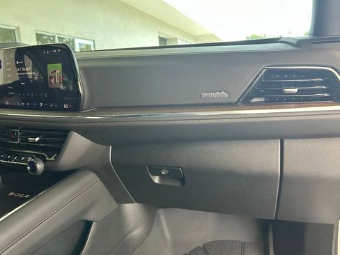 Used 2025 Chevrolet Tahoe High Country AWD/4WD image 26