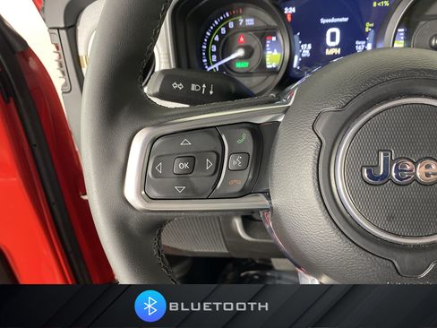Used 2025 Jeep Wrangler Unlimited Sahara AWD/4WD image 22