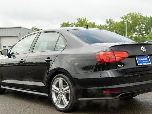 Used 2017 Volkswagen Jetta GLI FWD image 8