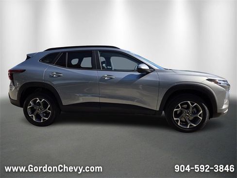 Certified 2025 Chevrolet Trax LT w/ LT Convenience Package image 7