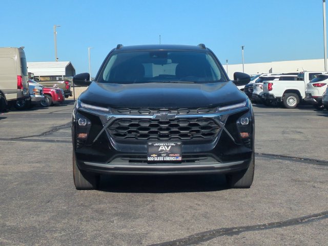 Used 2025 Chevrolet Trax LT FWD image 3