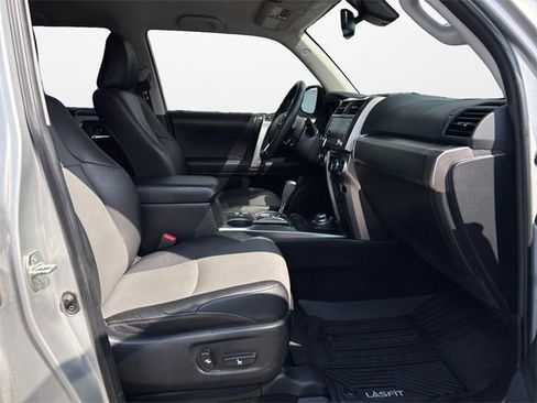 Used 2022 Toyota 4Runner SR5 Premium image 15