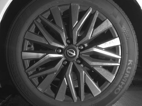 Used 2025 Nissan Altima 2.5 SV FWD image 17