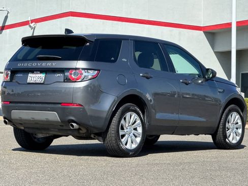 Used 2017 Land Rover Discovery Sport SE image 2