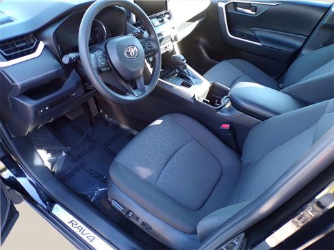 Used 2023 Toyota RAV4 XLE w/ Convenience Package image 15