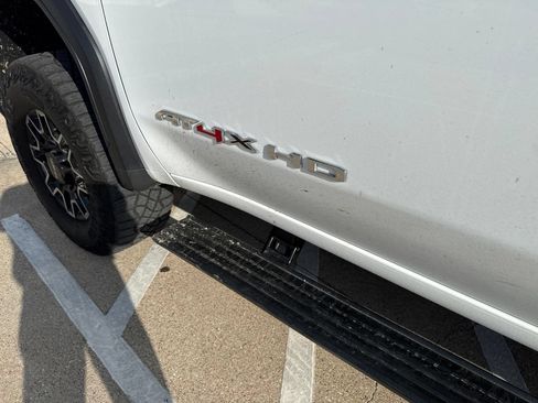 Used 2025 GMC Sierra 2500 AT4X AWD/4WD image 15