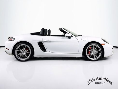 Used 2018 Porsche 718 Boxster S image 8