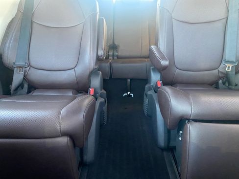 Used 2023 Toyota Sienna Platinum image 14