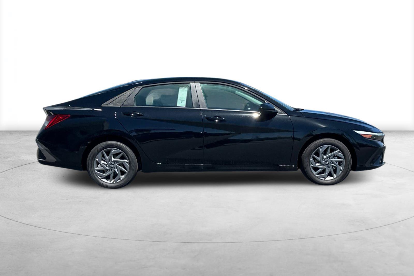 New 2026 Hyundai Elantra Hybrid FWD image 7