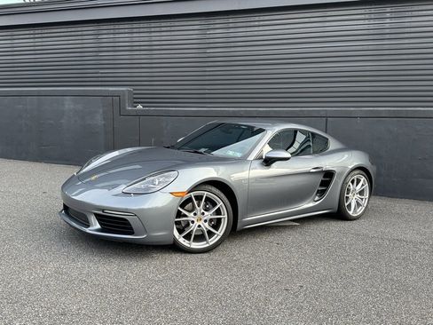 Certified 2025 Porsche 718 Cayman image 1