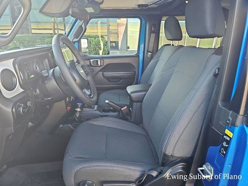 Used 2025 Jeep Wrangler Willys image 9