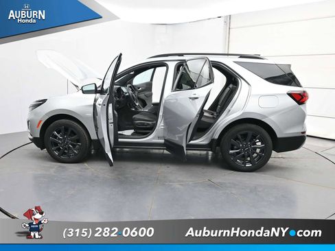 Used 2022 Chevrolet Equinox RS w/ Infotainment Package AWD/4WD image 34