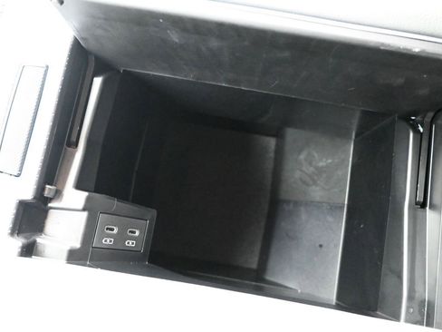 Used 2025 Toyota Sienna XLE image 27