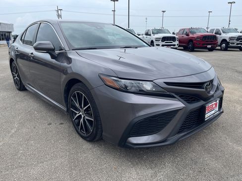 Used 2023 Toyota Camry SE FWD image 2