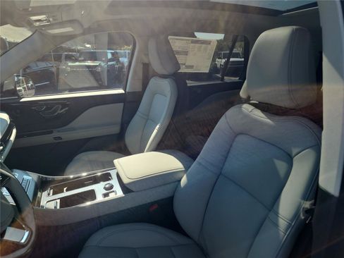 New 2026 Lincoln Aviator 2WD image 14