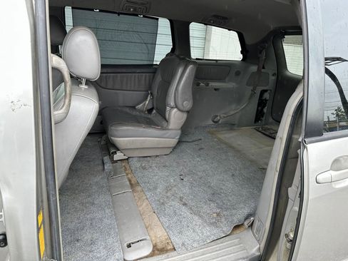 Used 2005 Toyota Sienna XLE image 5