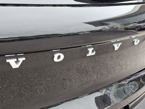 Used 2023 Volvo XC40 B5 Plus w/ Protection Package Premier AWD/4WD image 32