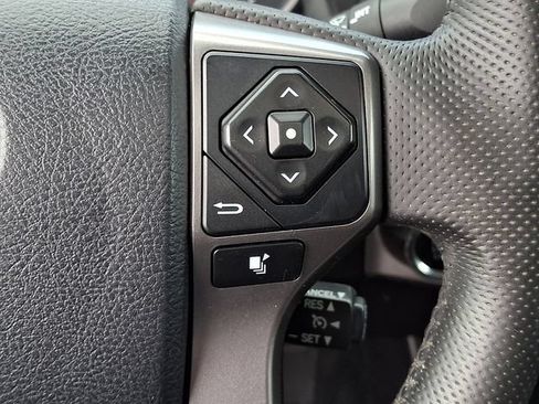Used 2016 Toyota Tacoma Limited RWD image 18