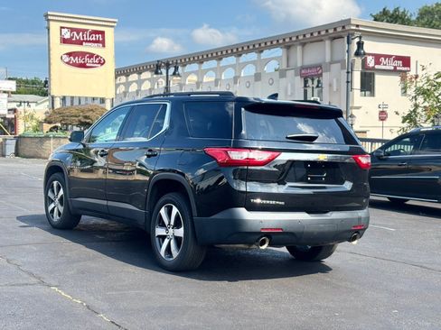 Used 2021 Chevrolet Traverse LT w/ LT Premium Package AWD/4WD image 2