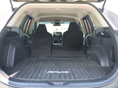 Used 2021 Toyota RAV4 LE AWD/4WD image 31
