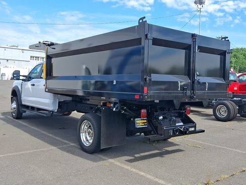 New 2025 Ford F550 4x4 Crew Cab image 4