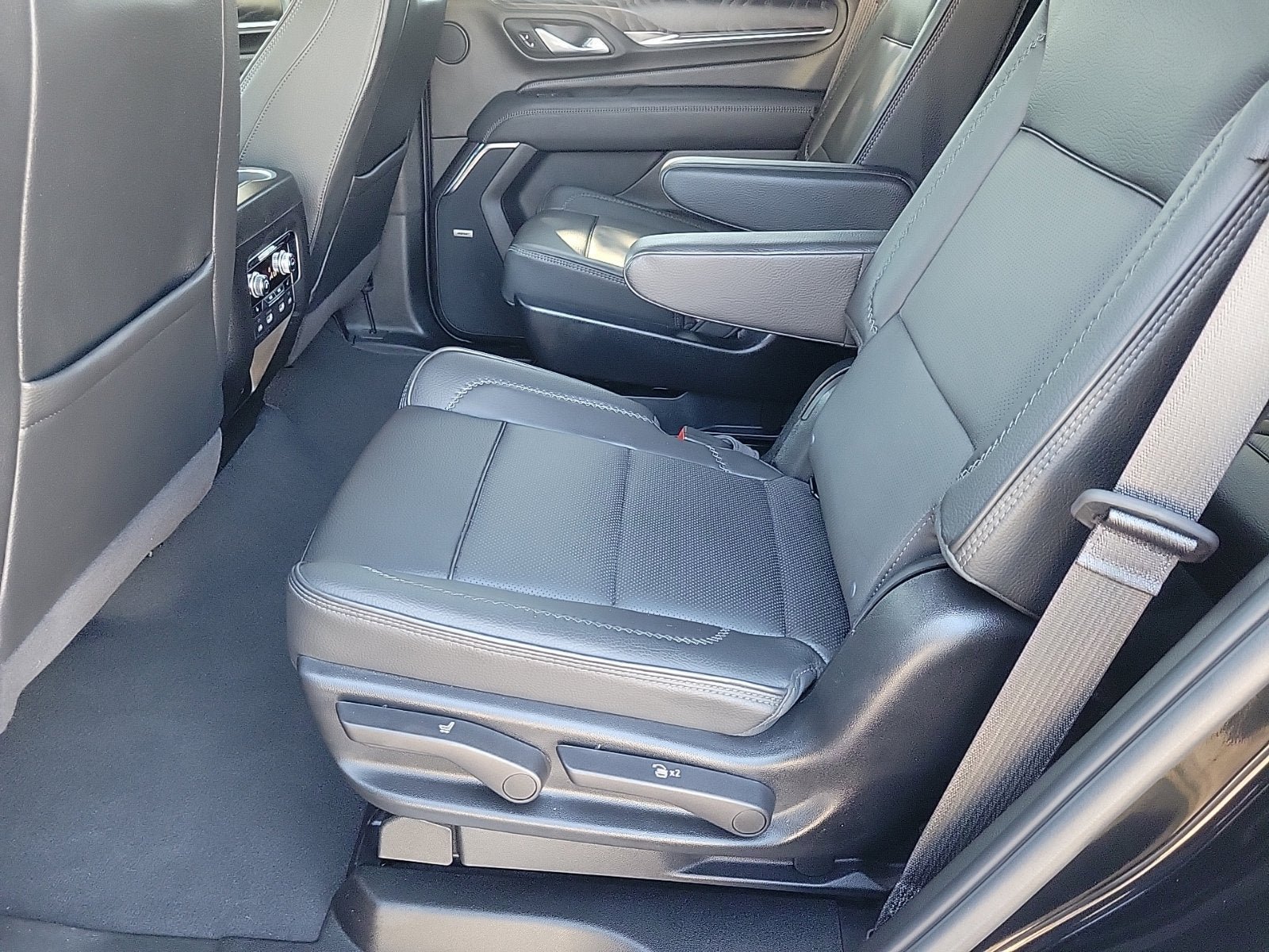 Certified 2024 GMC Yukon Denali w/ Advanced Technology Package RWD image 16